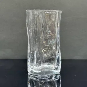 لیوان شیشه ای مدل دفرمه ساده