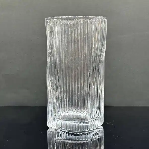 لیوان شیشه ای مدل دفرمه خطی